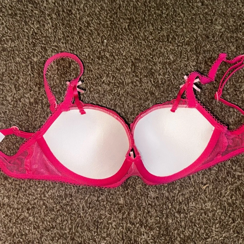 PINK Victoria's Secret Pink Heart Lace Bra - Picture 4 of 8